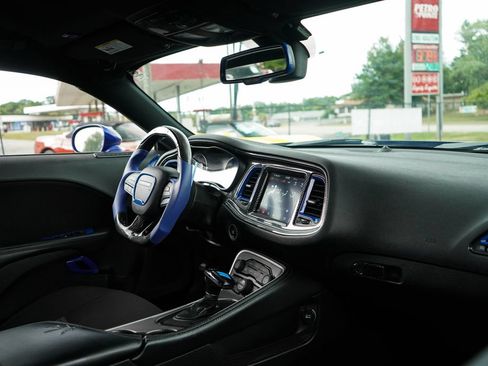Used 2022 Dodge Challenger R/T Scat Pack RWD image 9
