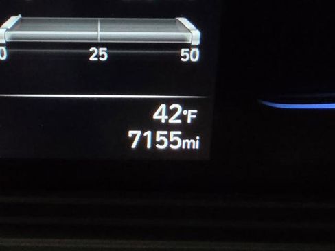 Certified 2025 Hyundai Venue SEL image 6