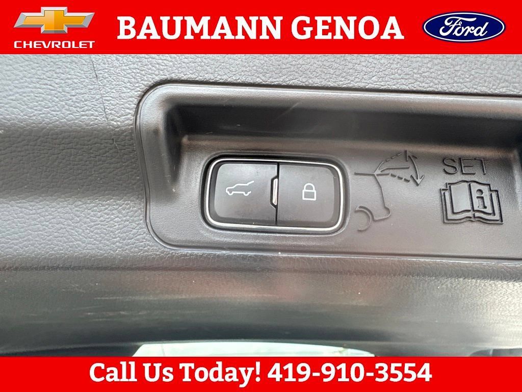 Used 2025 Ford Explorer Active AWD/4WD image 13