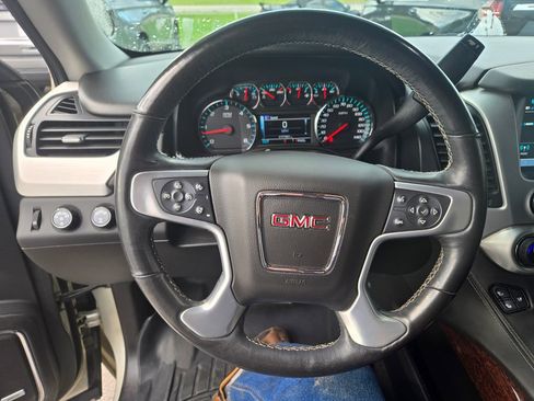 Used 2017 GMC Yukon SLT image 11