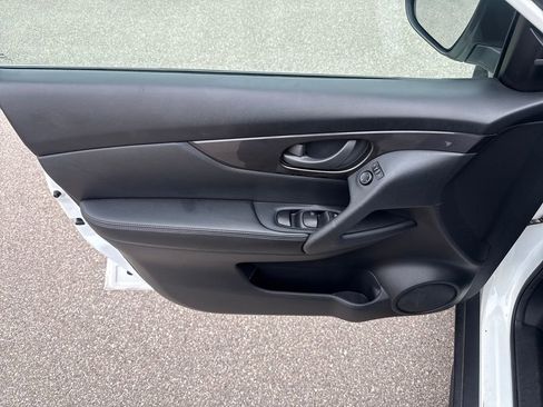Used 2020 Nissan Rogue S AWD/4WD image 13