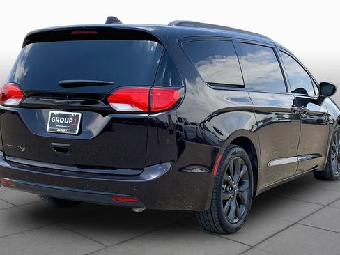 Used 2019 Chrysler Pacifica Touring-L w/ S Appearance Package FWD image 13