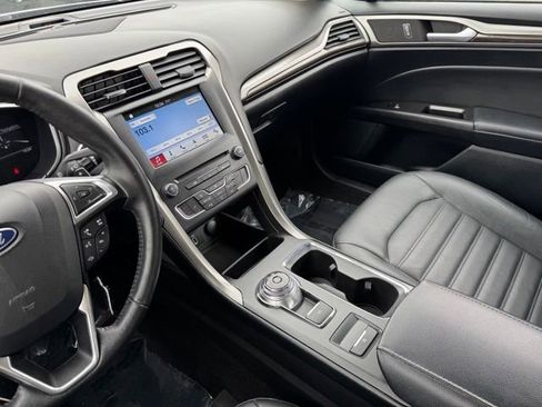 Used 2017 Ford Fusion SE w/ Fusion SE Technology Package FWD image 14