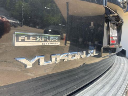 Used 2012 GMC Yukon XL Denali image 17