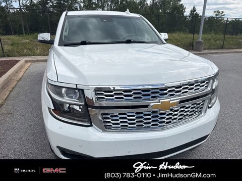 Used 2017 Chevrolet Suburban LT w/ Luxury Package RWD image 5