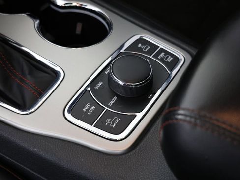 Used 2017 Jeep Grand Cherokee Trailhawk w/ Trailhawk Luxury Group image 18