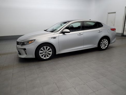 Used 2018 Kia Optima EX w/ Technology Package image 2