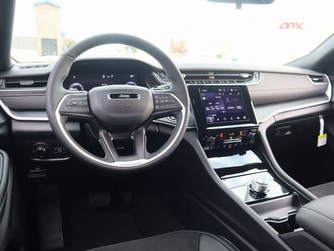 New 2025 Jeep Grand Cherokee L Altitude image 2