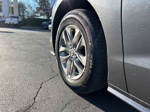 Used 2025 Toyota Sienna LE image 11