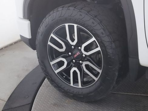 Used 2022 GMC Sierra 1500 AT4 w/ AT4 Preferred Package AWD/4WD image 13