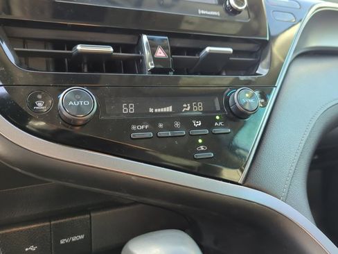 Used 2024 Toyota Camry SE image 18