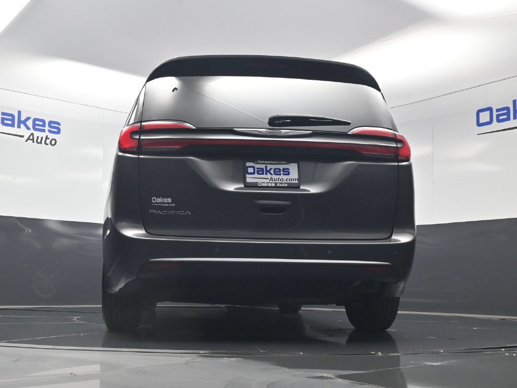 Used 2023 Chrysler Pacifica Touring-L FWD image 42