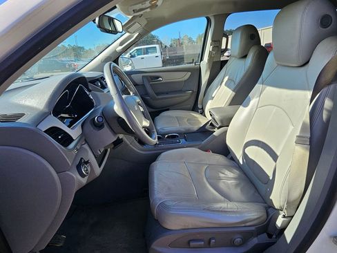 Used 2014 Chevrolet Traverse LT image 11