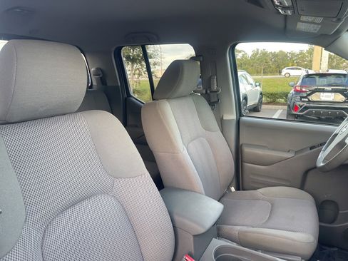 Used 2019 Nissan Frontier SV image 39