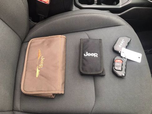 Used 2018 Jeep Wrangler Unlimited Sport S AWD/4WD image 48