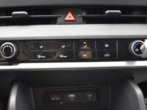 Used 2024 Kia Sportage LX image 33
