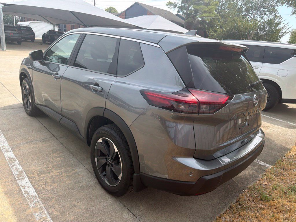 Certified 2026 Nissan Rogue SV FWD image 10