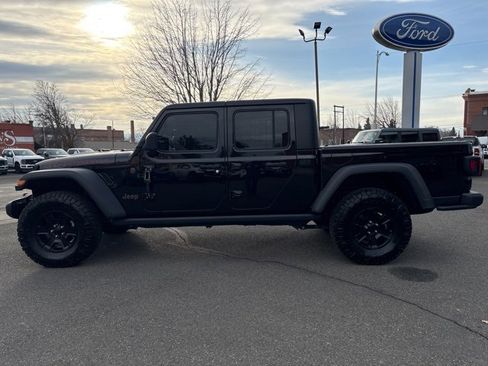 Used 2023 Jeep Gladiator Rubicon w/ Cold Weather Group image 7