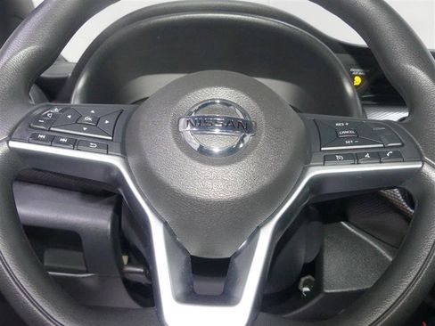 Used 2019 Nissan Kicks SV FWD image 31