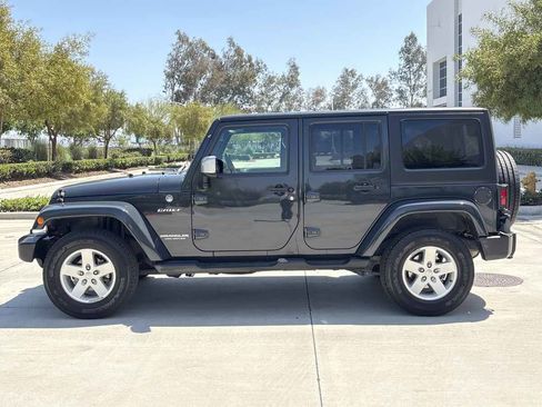 Used 2017 Jeep Wrangler Unlimited Sahara w/ Quick Order Package 24E Chief AWD/4WD image 6