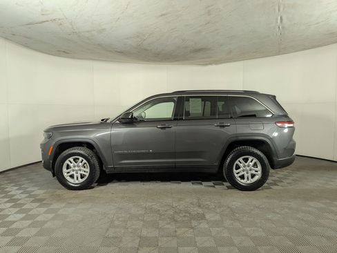 Certified 2023 Jeep Grand Cherokee Laredo image 3