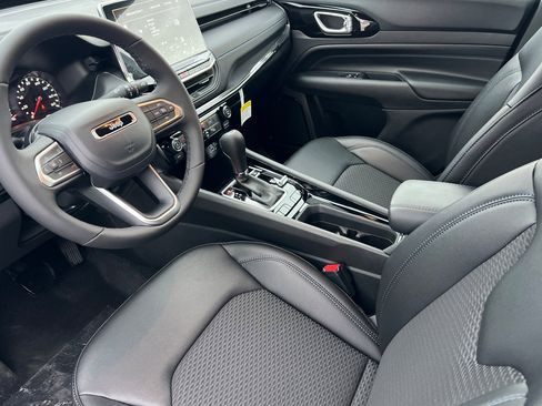 New 2026 Jeep Compass Latitude image 8