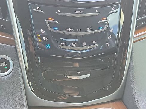Used 2020 Cadillac Escalade Luxury w/ LPO, Radiant Package AWD/4WD image 17