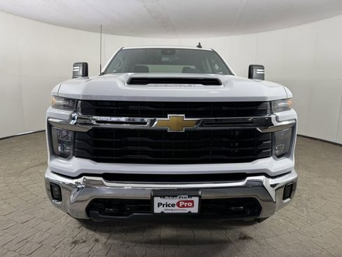 Used 2025 Chevrolet Silverado 2500 LT w/ Convenience Package AWD/4WD image 2