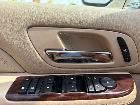 Used 2012 Cadillac Escalade Luxury RWD image 17
