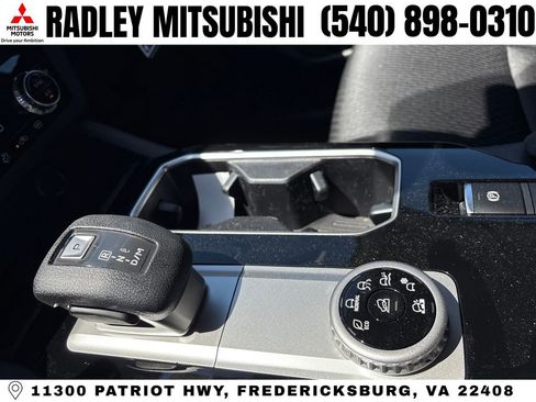 New 2026 Mitsubishi Outlander ES image 11