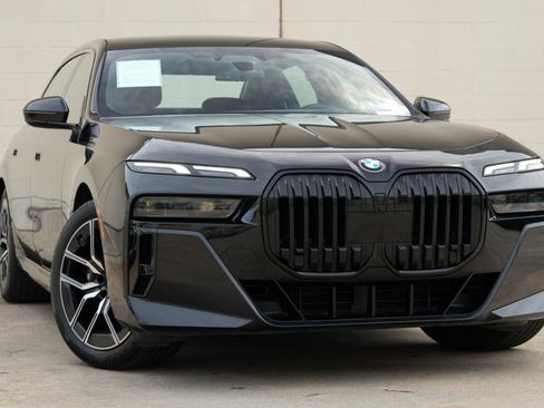 Used 2023 BMW 740i RWD image 4