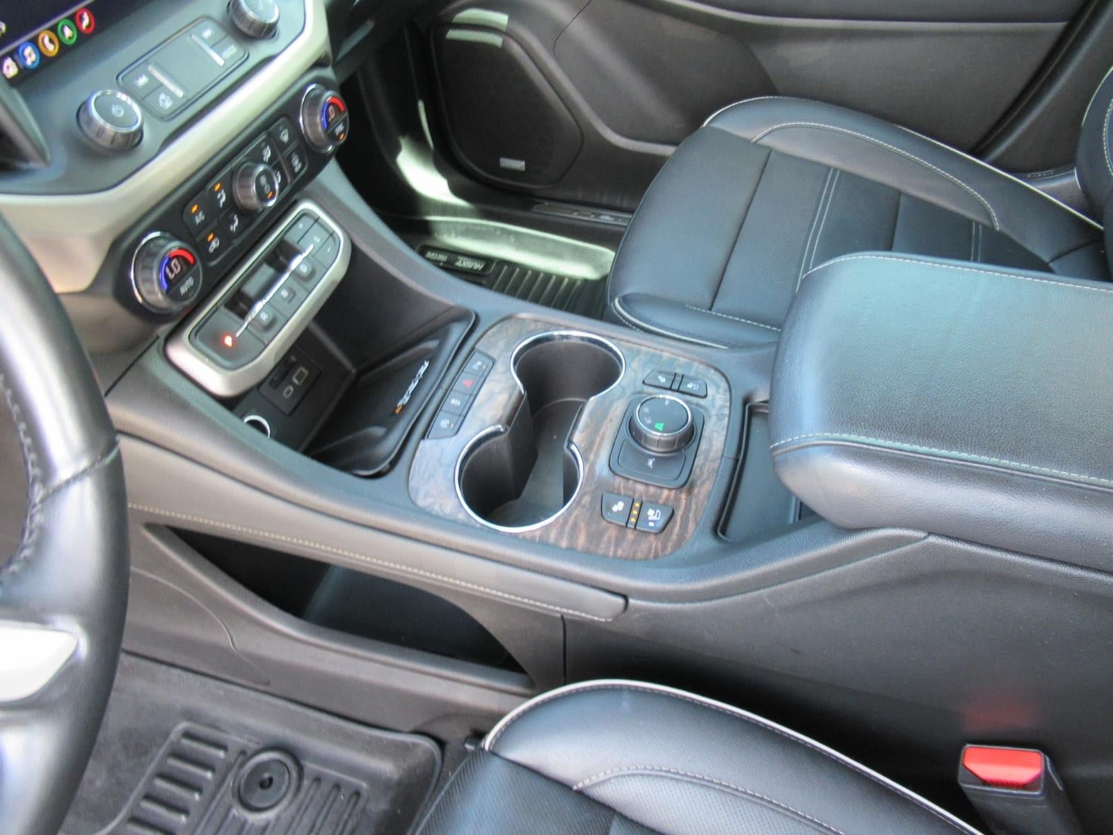 Used 2020 GMC Acadia Denali w/ Technology Package FWD image 17