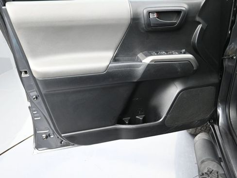 Used 2022 Toyota Tacoma SR5 image 10