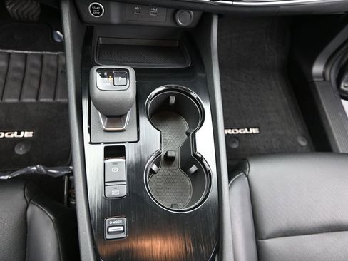 Used 2023 Nissan Rogue SV w/ SV Premium B Package image 26