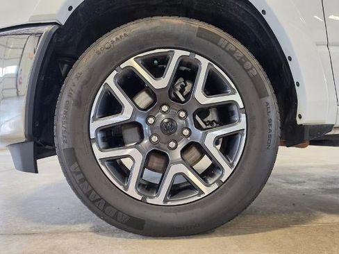 Used 2025 RAM 1500 Laramie AWD/4WD image 11