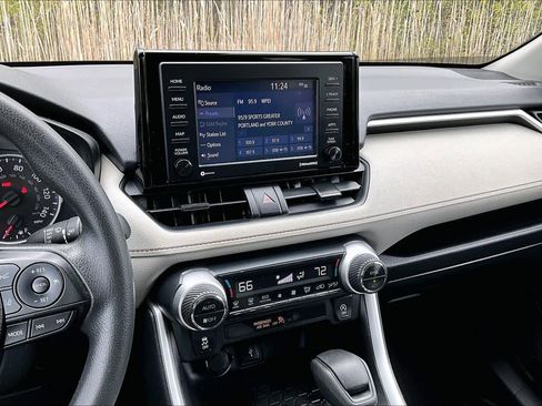 Used 2021 Toyota RAV4 XLE AWD/4WD image 7
