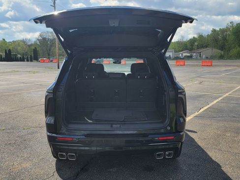 New 2026 Chevrolet Traverse High Country w/ LPO, Floor Liner Package FWD image 11