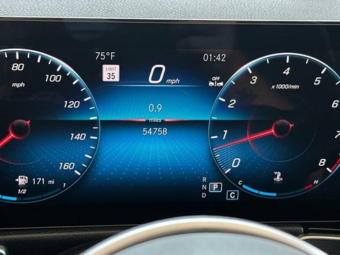Used 2023 Mercedes-Benz GLB 250 4MATIC image 24