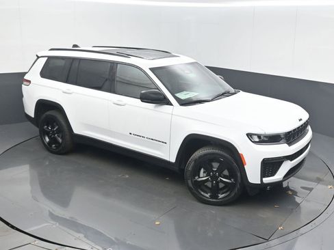 New 2026 Jeep Grand Cherokee L Limited w/ Limited Altitude Package AWD/4WD image 38