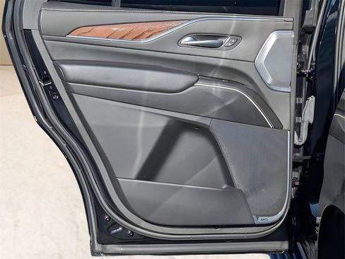 Used 2021 Cadillac Escalade Sport Platinum w/ LPO, ONYX Package image 31