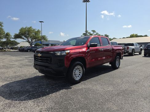 Used 2024 Chevrolet Colorado W/T w/ WT Convenience Package II RWD image 11