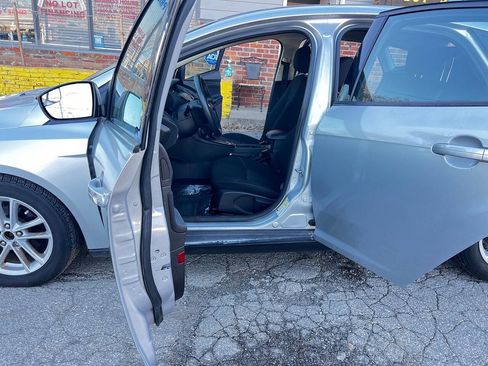 Used 2018 Ford Focus SE image 7