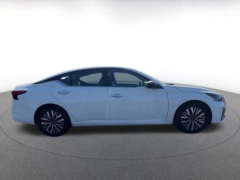 Used 2025 Nissan Altima 2.5 SV FWD image 16