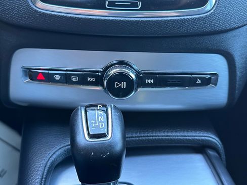 Used 2018 Volvo XC90 T5 Momentum w/ Convenience Package image 32