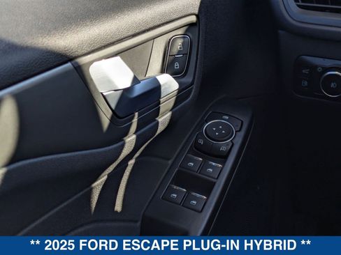 Certified 2025 Ford Escape PHEV image 24