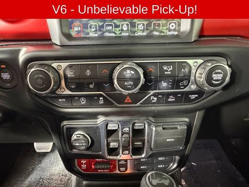 Used 2023 Jeep Wrangler Unlimited Rubicon w/ LED Lighting Group AWD/4WD image 10