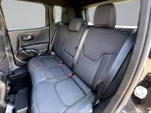 Used 2022 Jeep Renegade Altitude w/ Convenience Group AWD/4WD image 25
