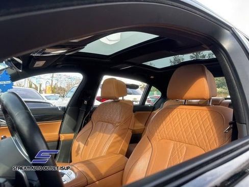 Used 2022 BMW 750i xDrive w/ Executive Package image 35