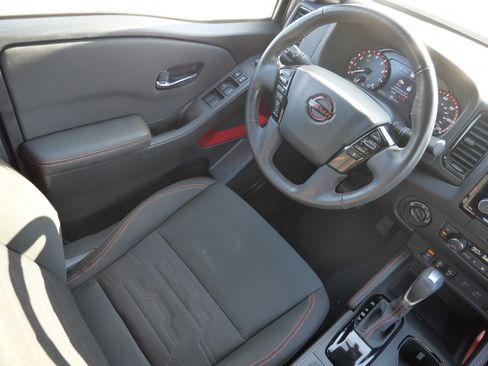 Used 2024 Nissan Frontier PRO-4X w/ Pro Convenience Package image 9