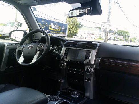 Used 2021 Toyota 4Runner Limited AWD/4WD image 24